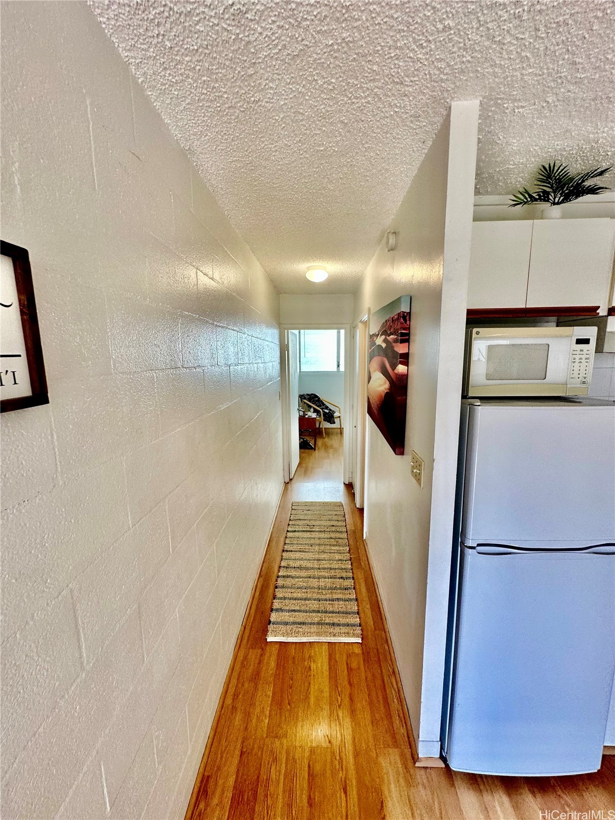 1863 Kaioo Drive 404