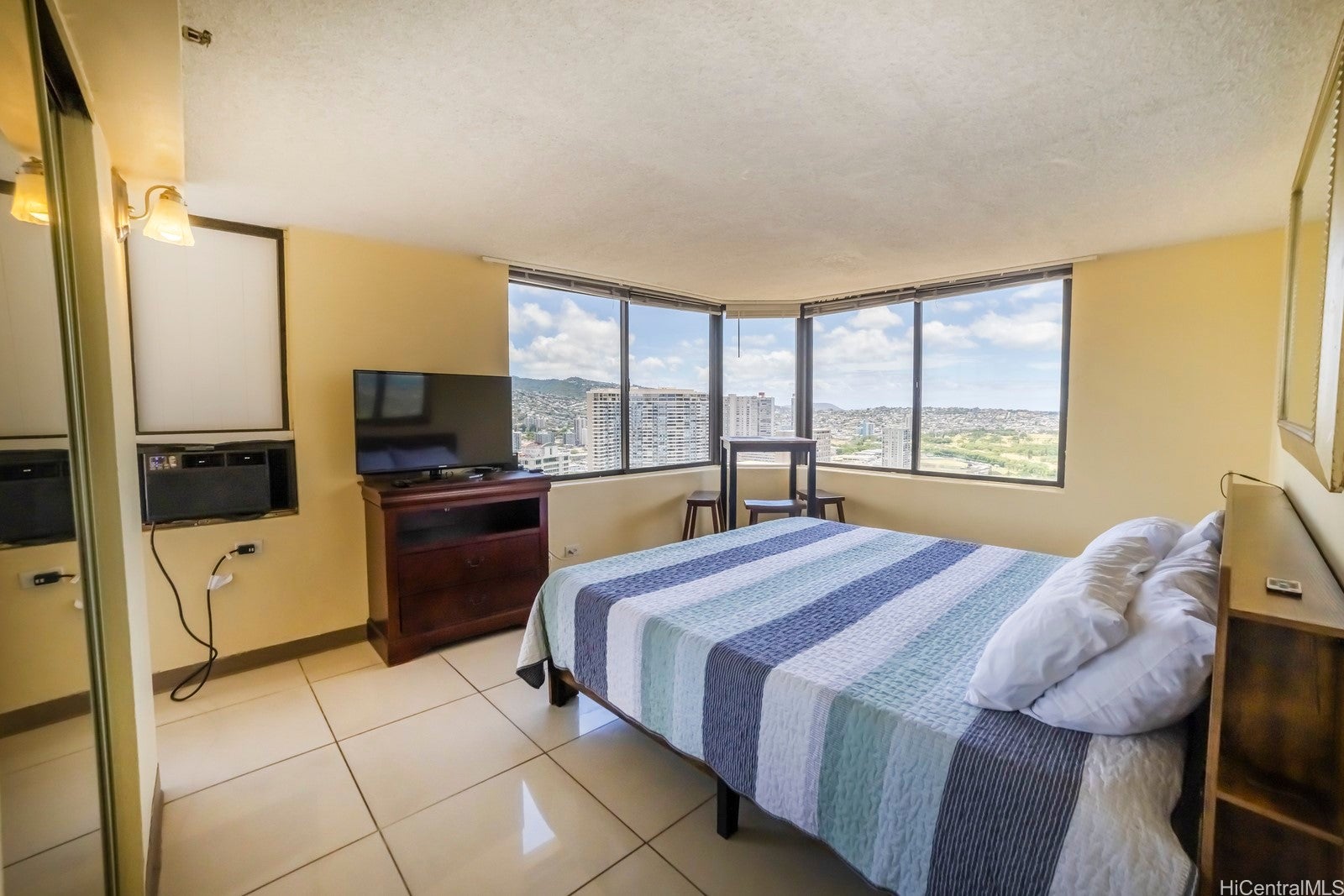 444 Niu Street 3706