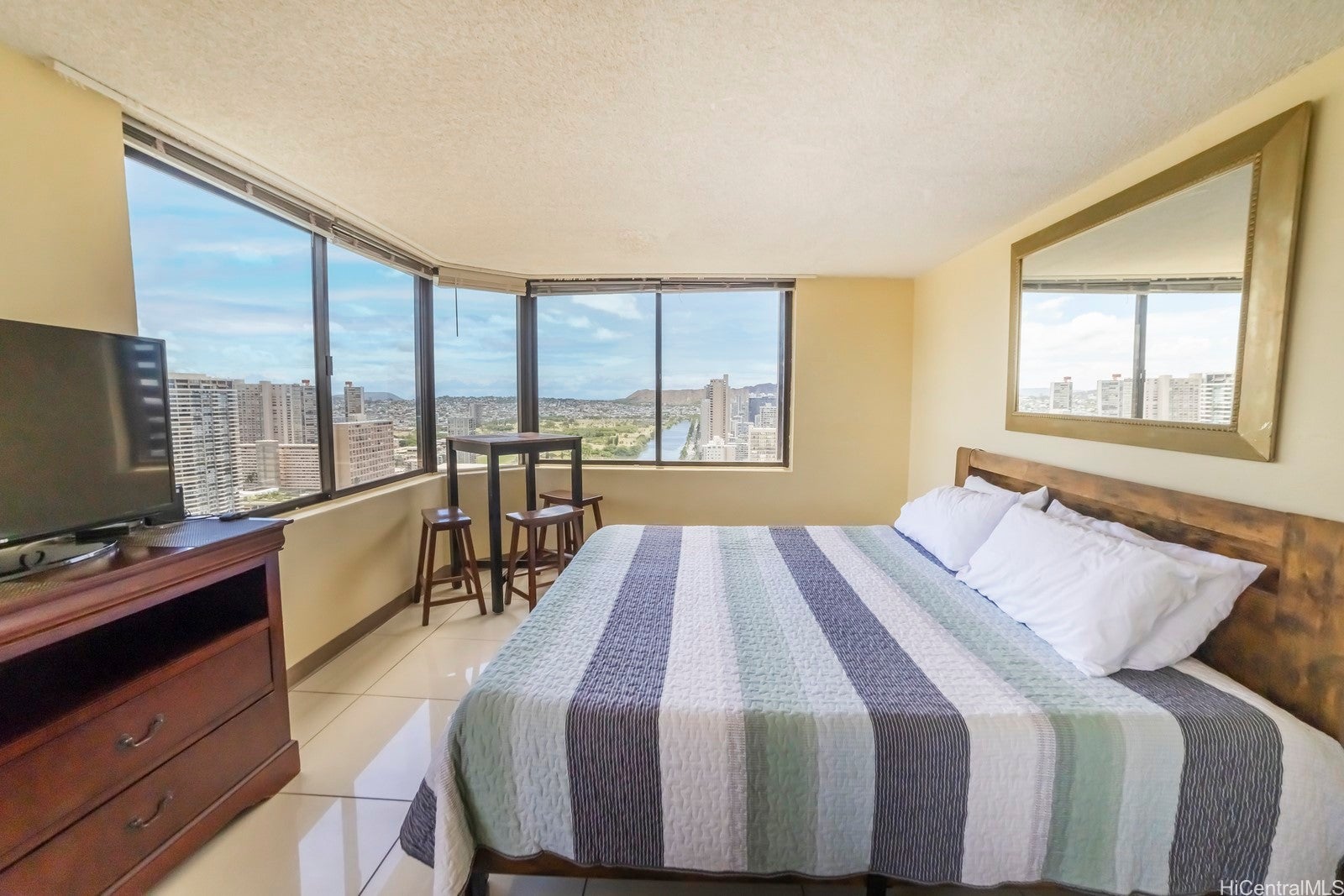 444 Niu Street 3706