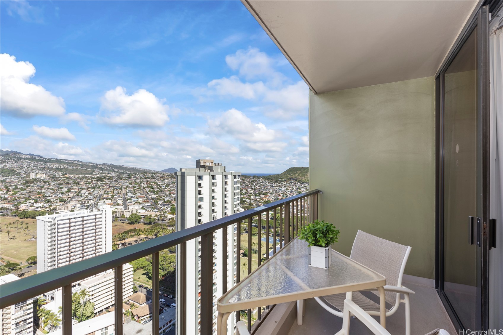 229 PAOAKALANI Avenue 3711 (NUC)