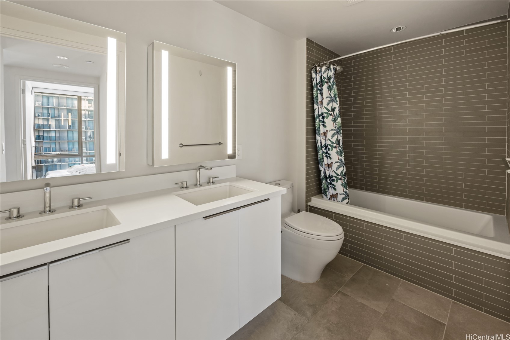 1001 Queen Street 2605