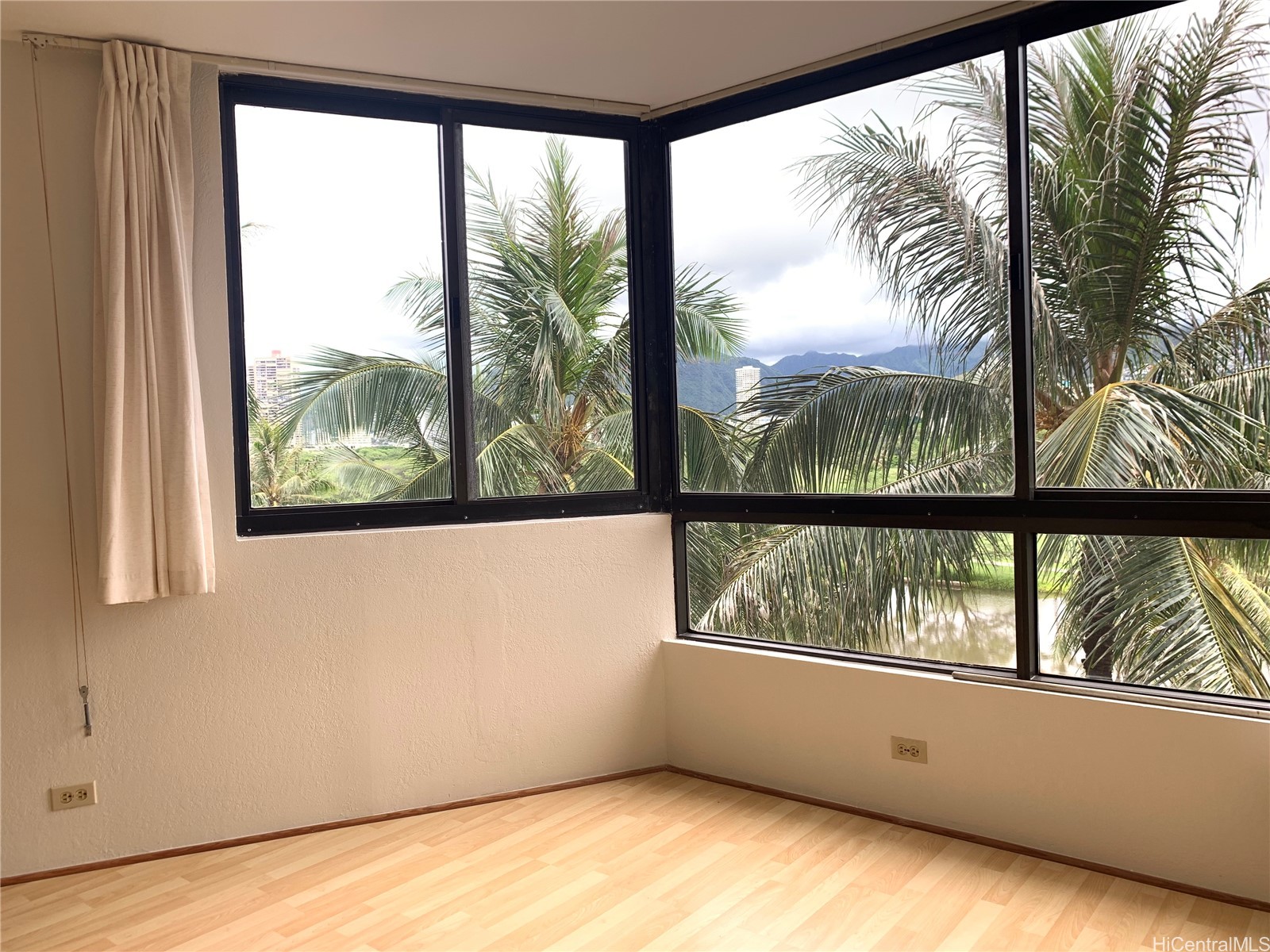 320 Liliuokalani Avenue 605
