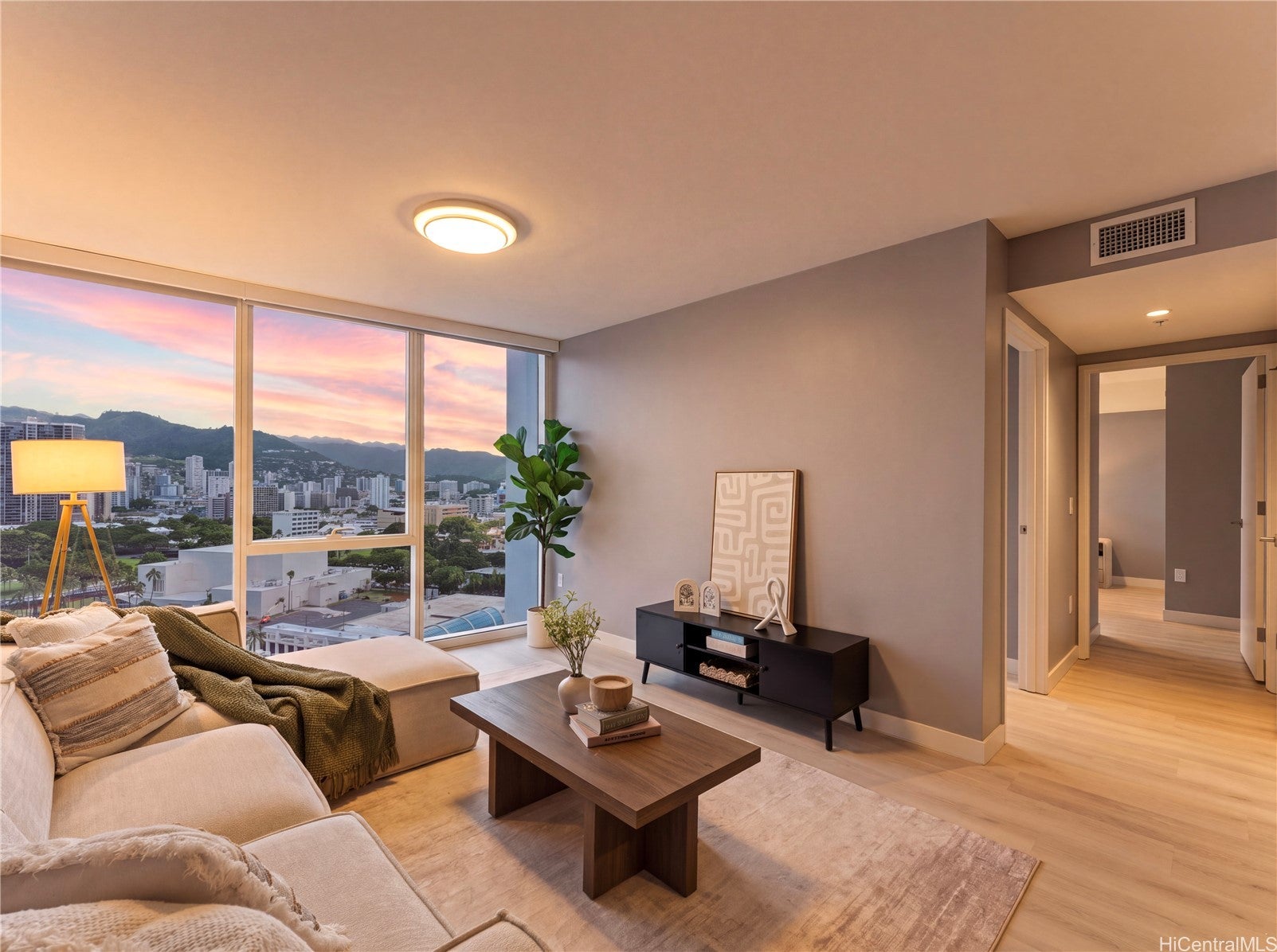888 Kapiolani Boulevard 2002