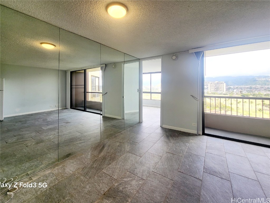320 Liliuokalani Avenue 1504