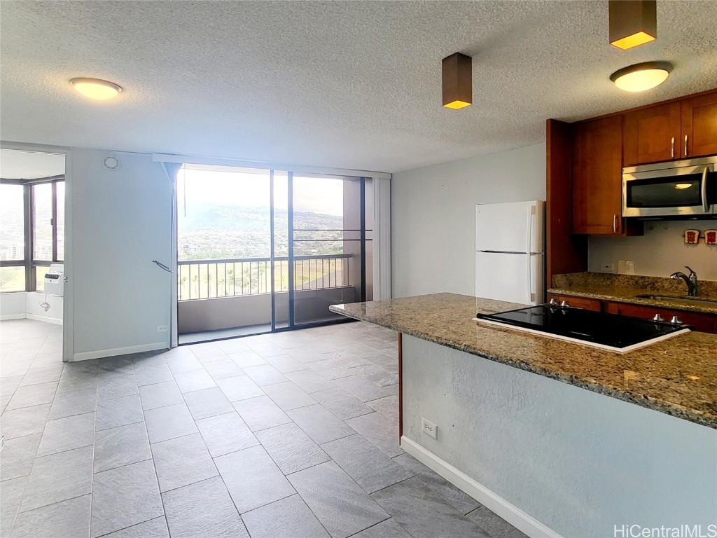 320 Liliuokalani Avenue 1504