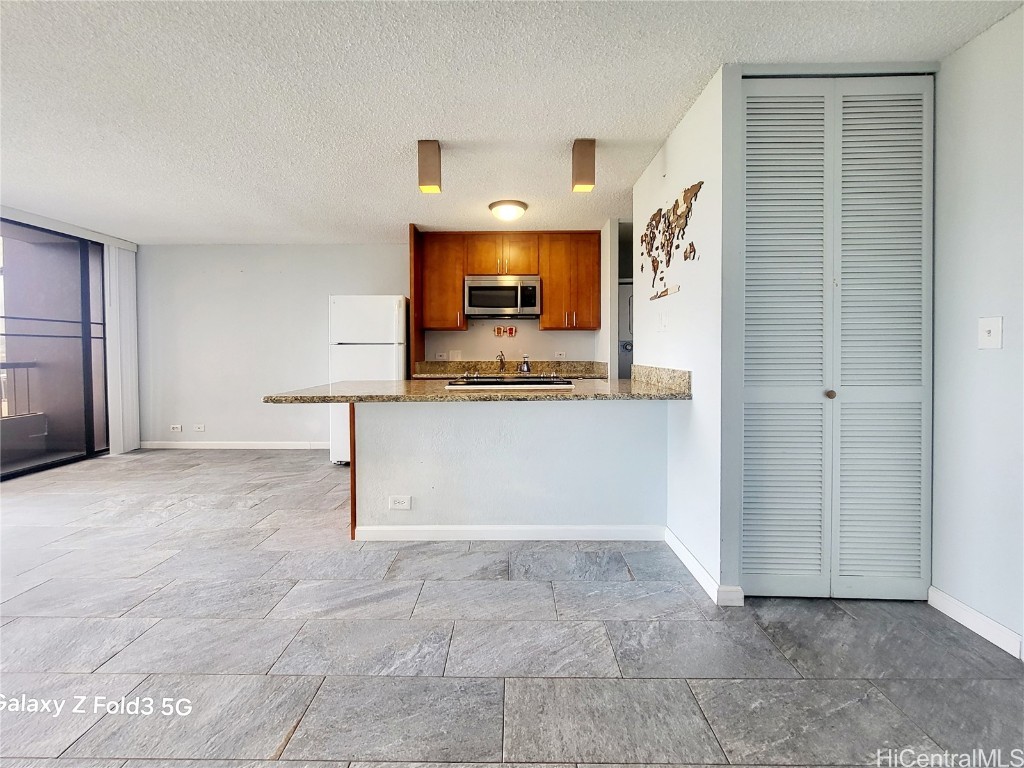 320 Liliuokalani Avenue 1504
