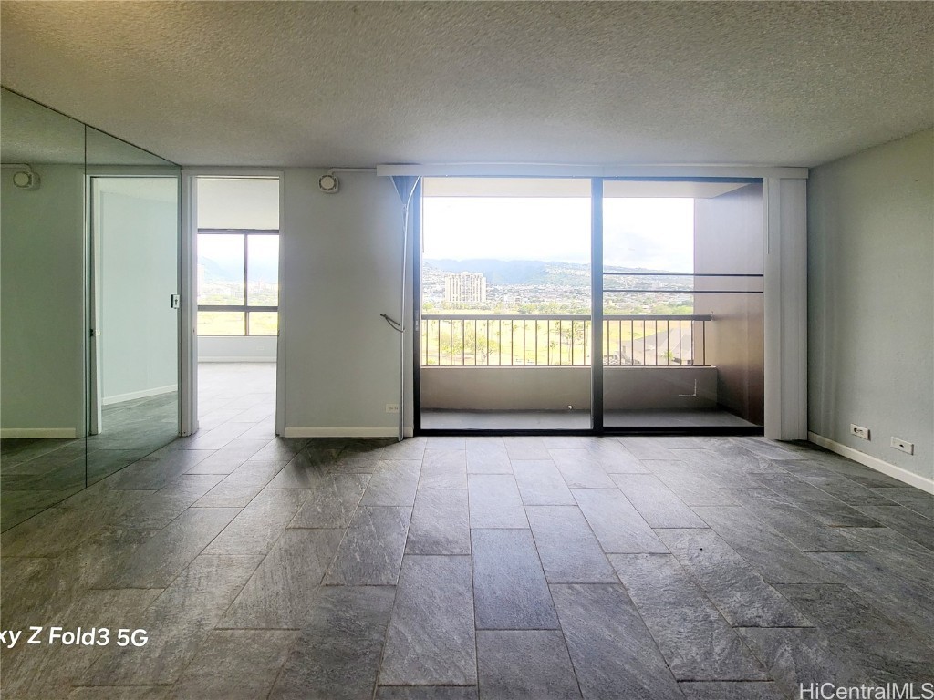 320 Liliuokalani Avenue 1504
