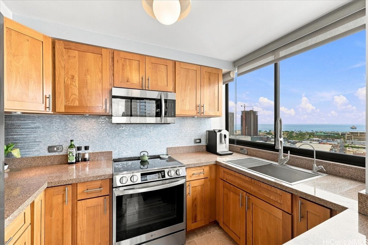 876 Curtis Street 3006