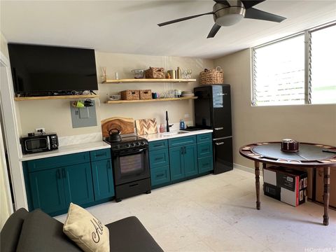 Photo of 236 Liliuokalani Avenue #304, Honolulu, HI 96815 (MLS # 202601754)