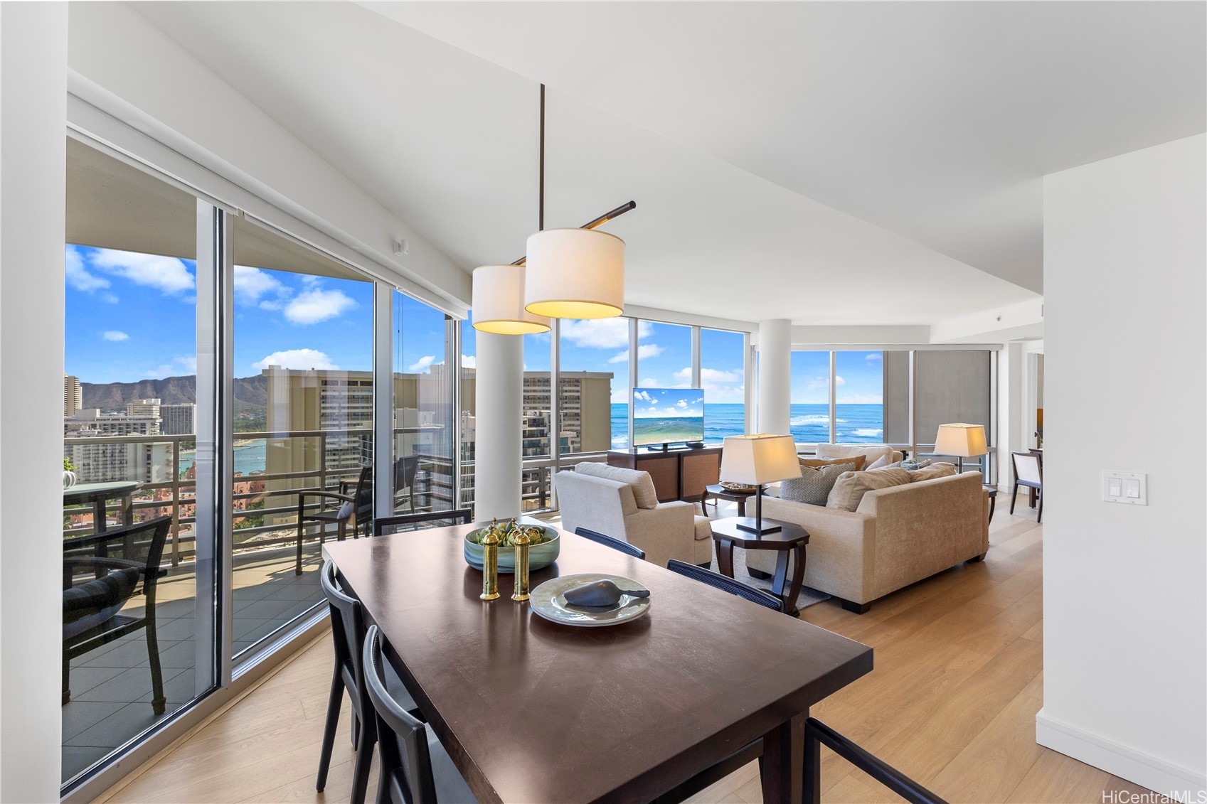 223 Saratoga Road 2802 (Corner End)