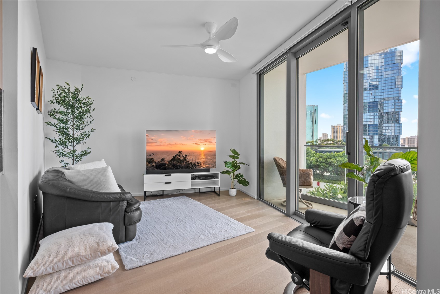 1000 Auahi Street 906