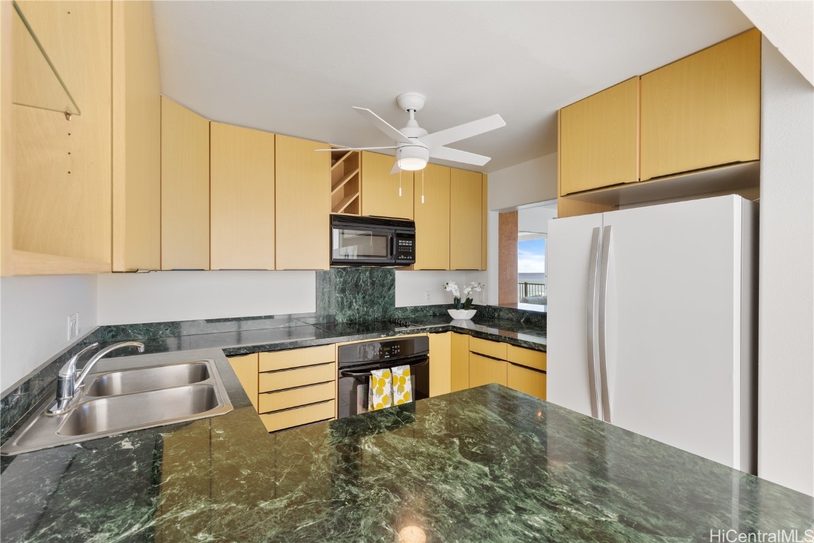 3015 Kalakaua Avenue 902