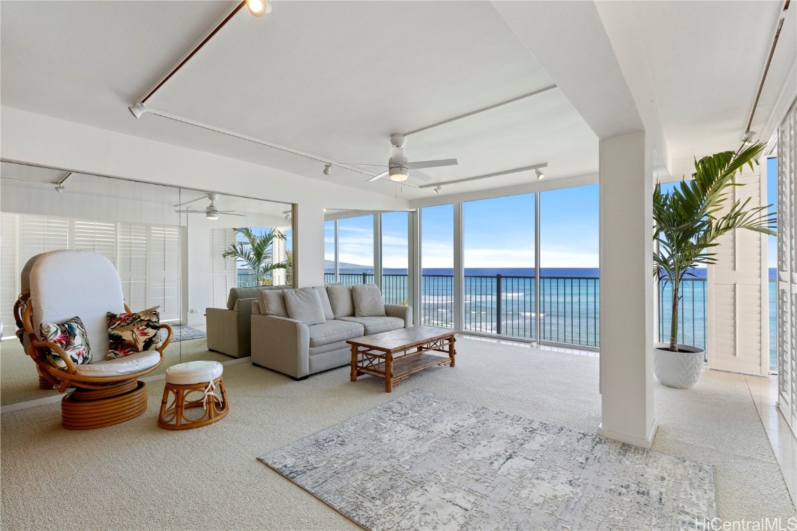 3015 Kalakaua Avenue 902