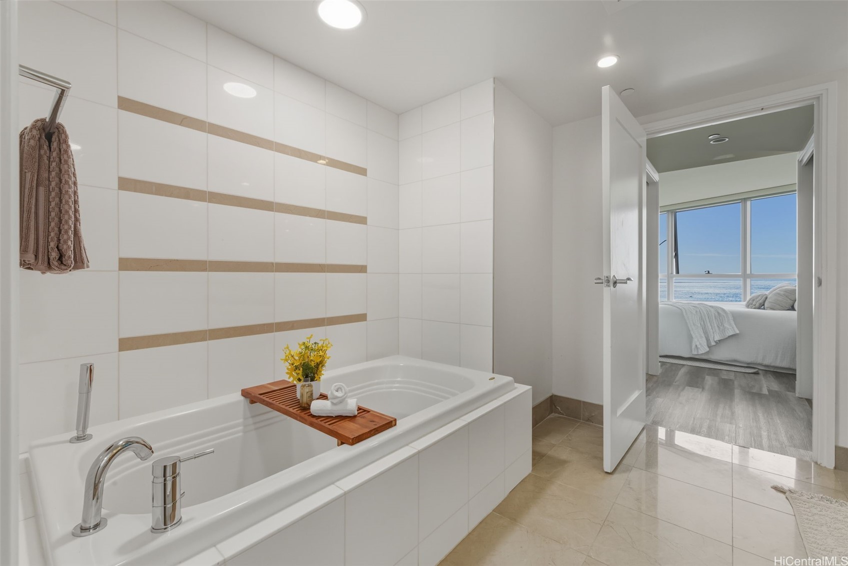 1177 Queen Street 2606