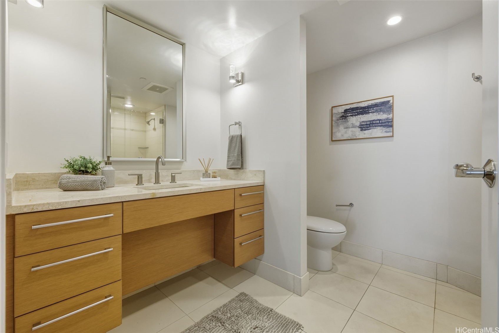 1177 Queen Street 2606