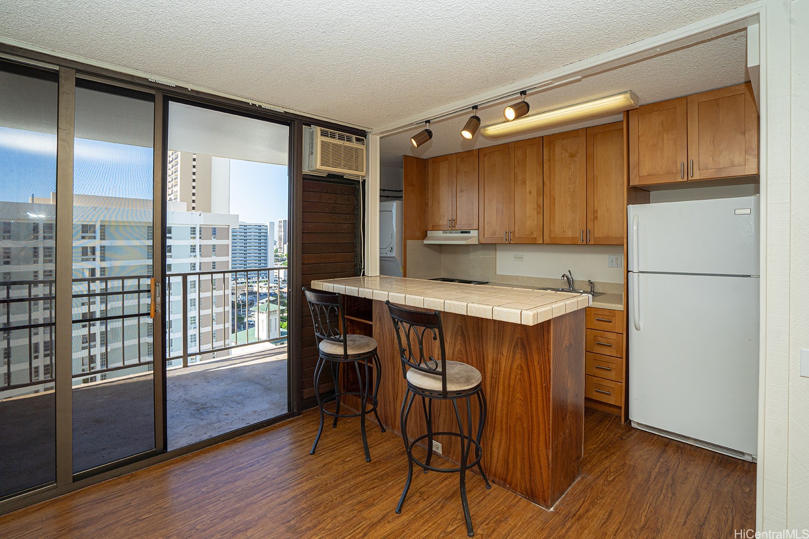 1630 Liholiho Street 1403