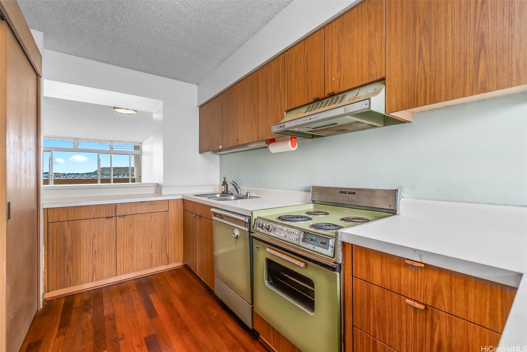 500 University Avenue 1436
