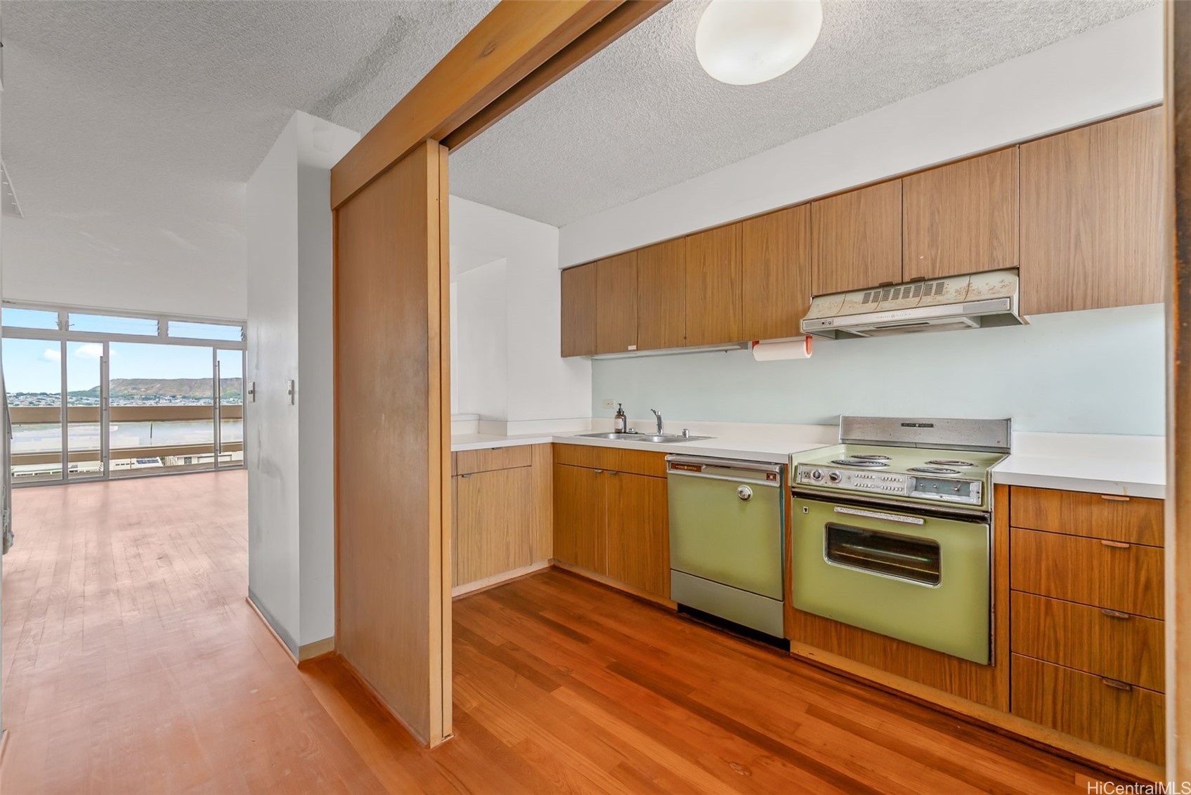 500 University Avenue 1436