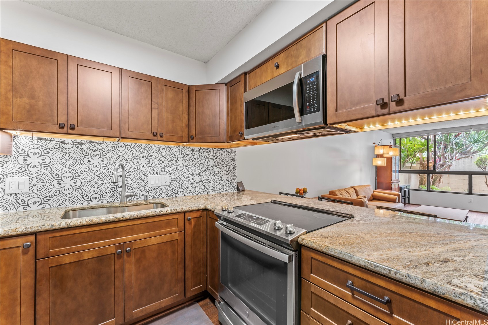 3138 Waialae Avenue 325