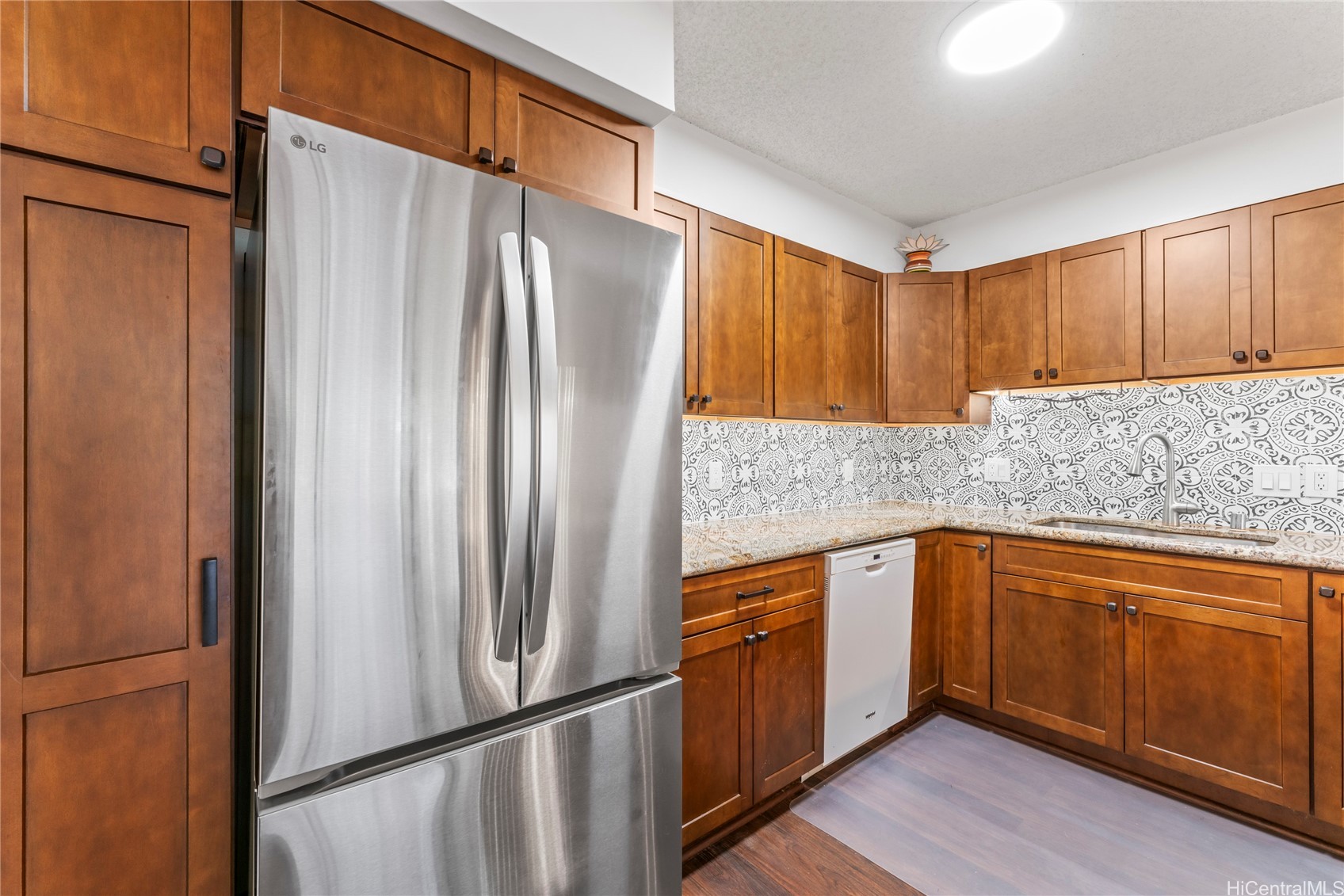 3138 Waialae Avenue 325