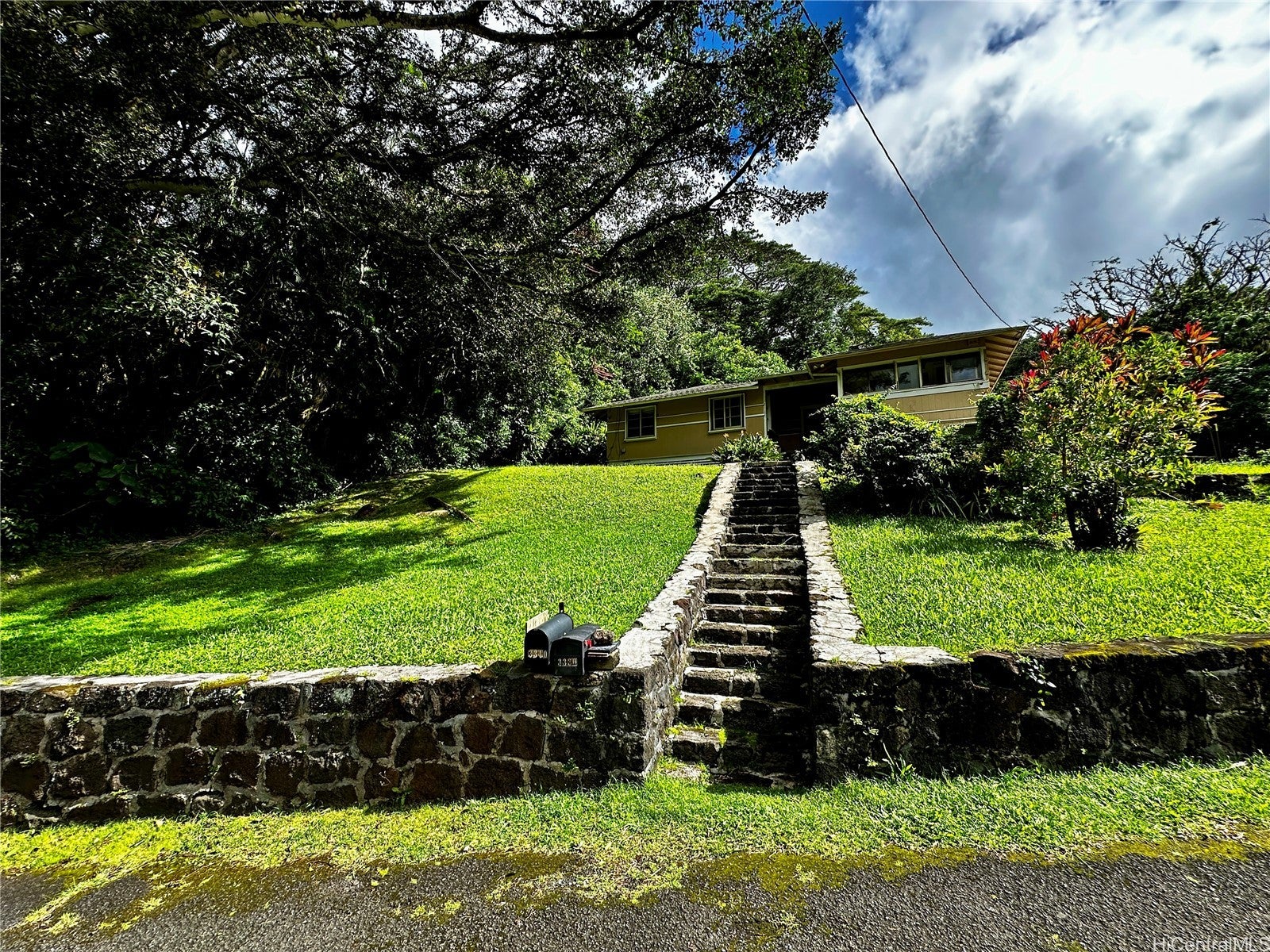 3330 Kalihi Street