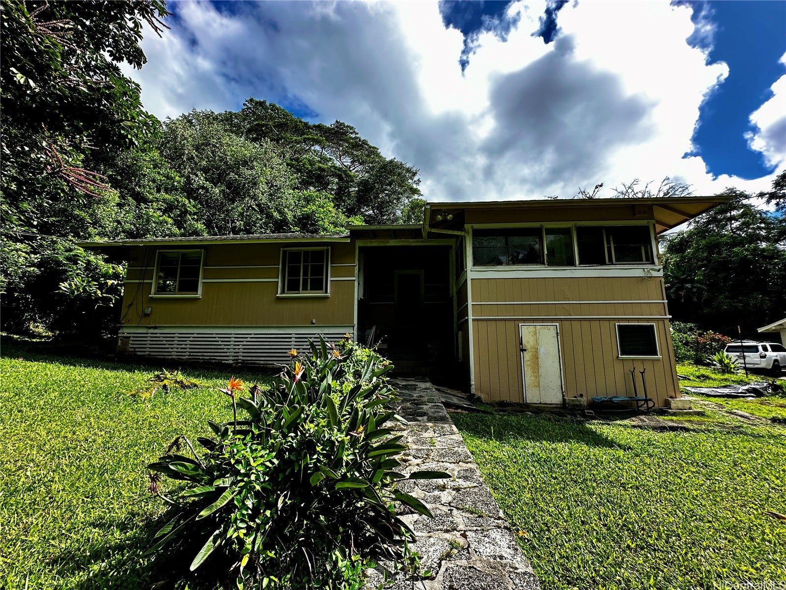3330 Kalihi Street