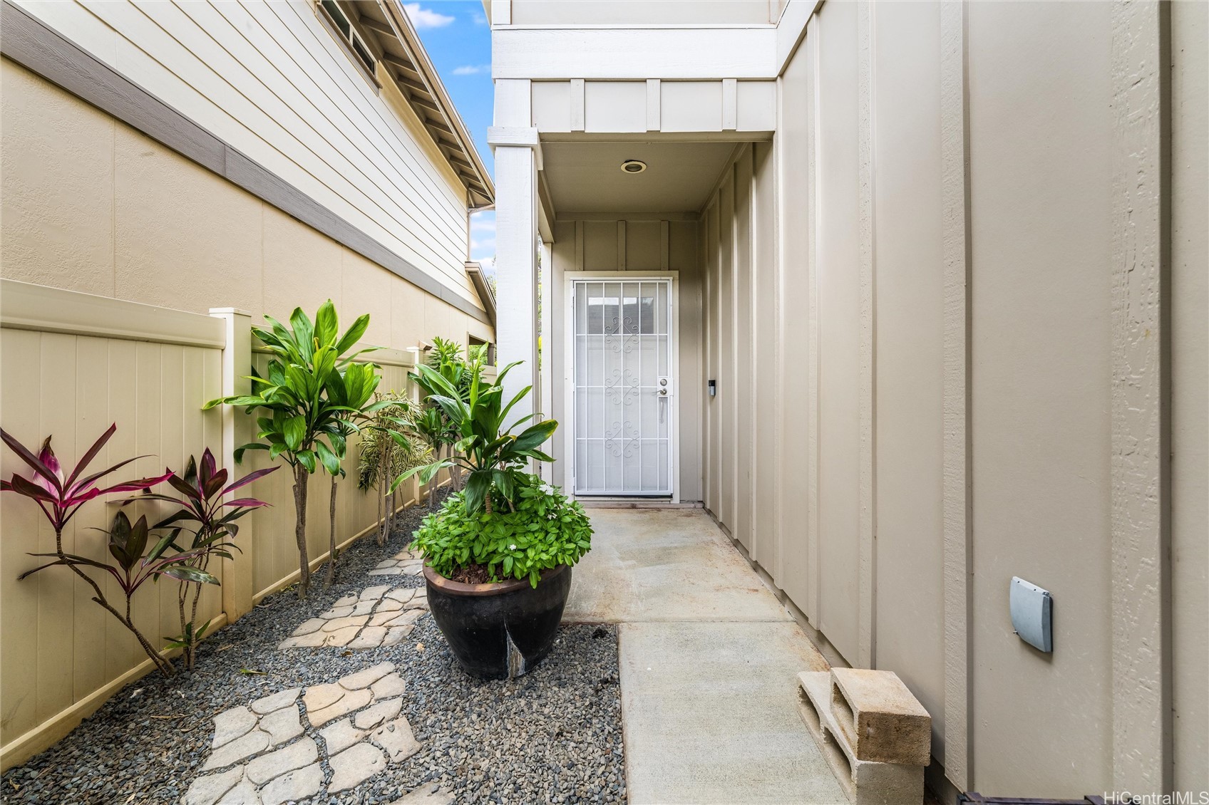 91-1200 Keaunui Drive 204