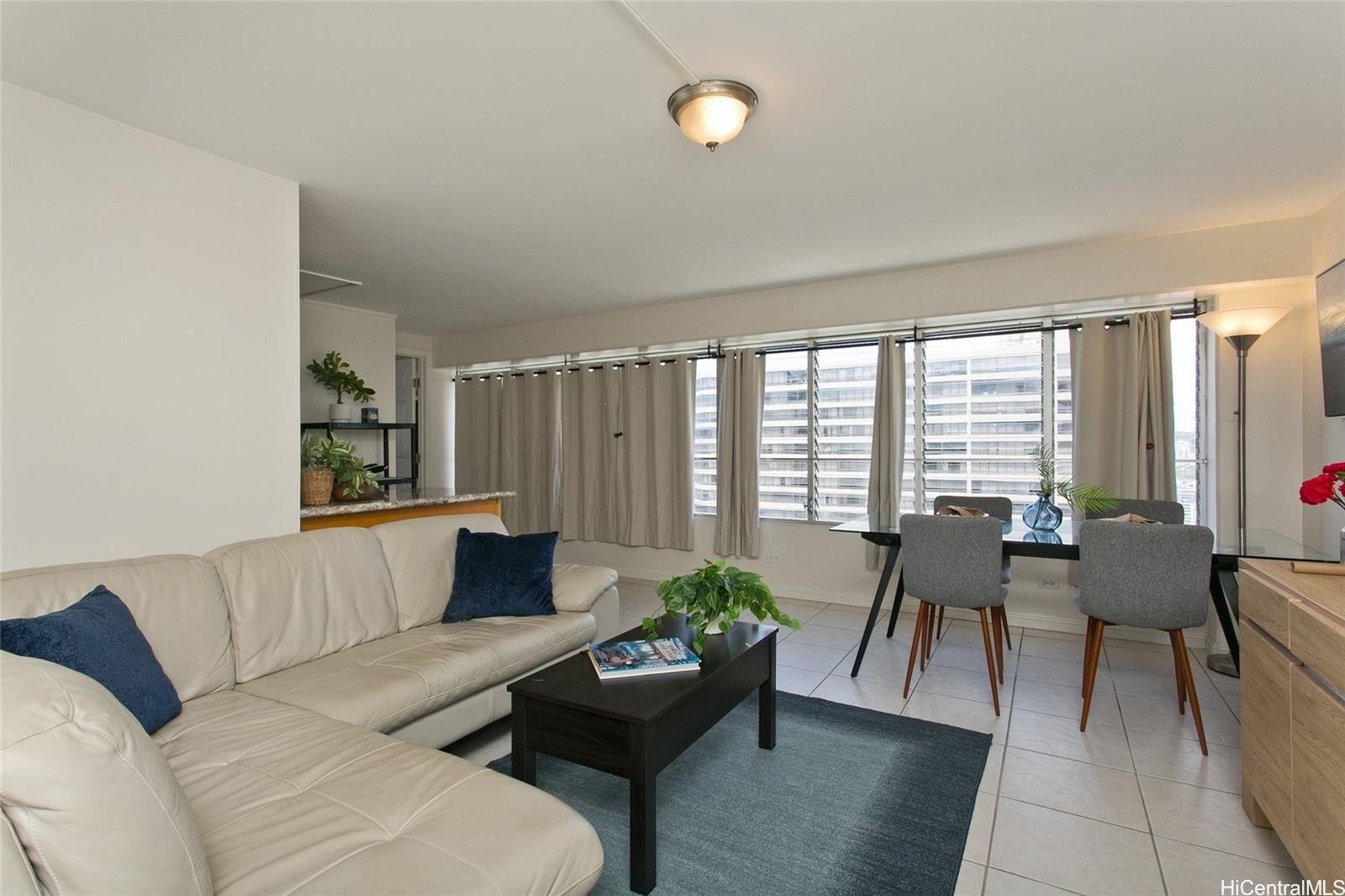 2525 Date Street 3706