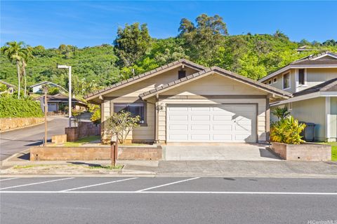 Photo of 98-582 Kilinoe Street #98, Aiea, HI 96701 (MLS # 202601529)