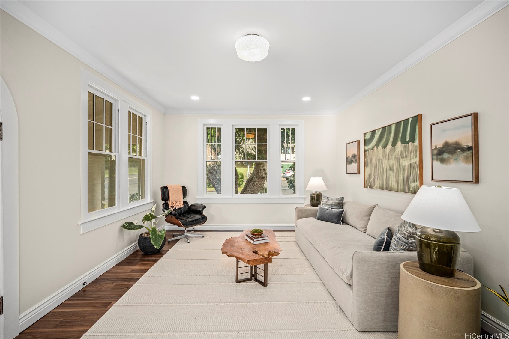 2637 Manoa Road