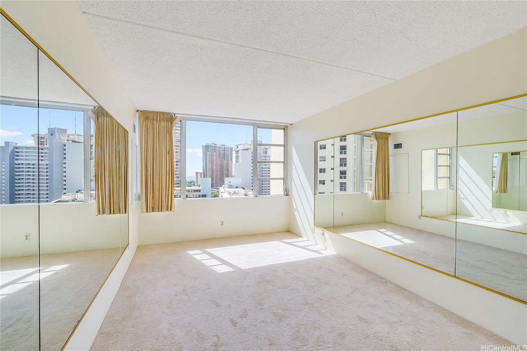 400 Hobron Lane 1815