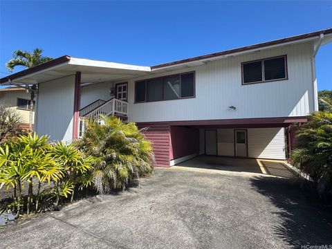 Photo of 2615 Kinoole Street, Hilo, HI 96720 (MLS # 202525390)