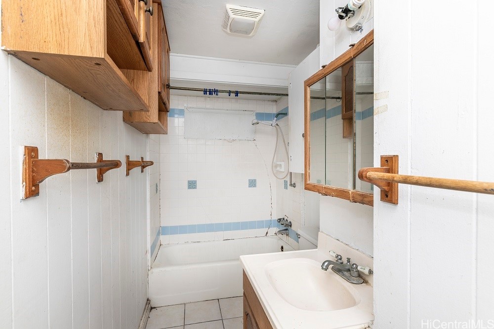 426 Ulupaina Street C