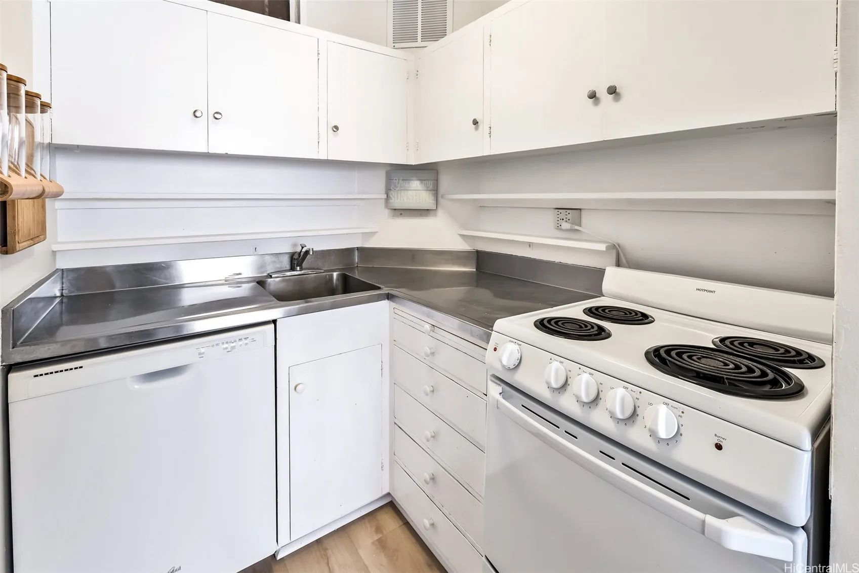 Honolulu, Hawaii 96815, United States, ,1 BathroomBathrooms,Residential,Active,176172