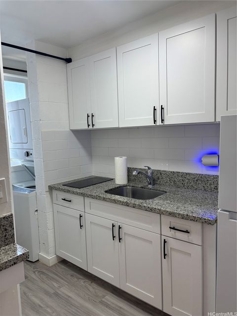 Photo of 1624 E Liholiho Street #2, Honolulu, HI 96814 (MLS # 202604341)