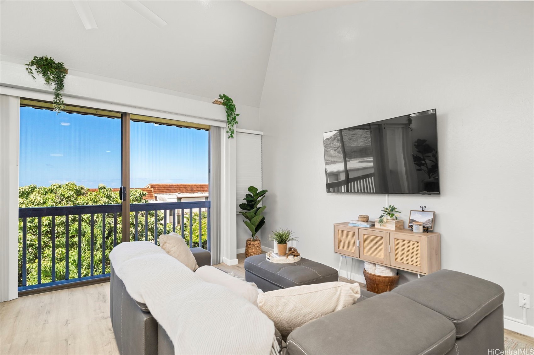 Makaha Valley Pltn Condominium