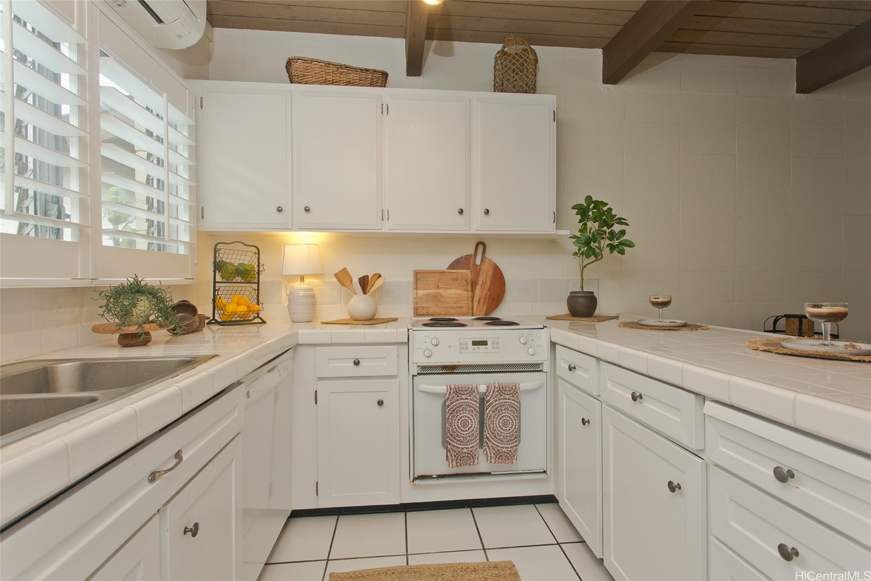 4882 Kilauea Avenue 2