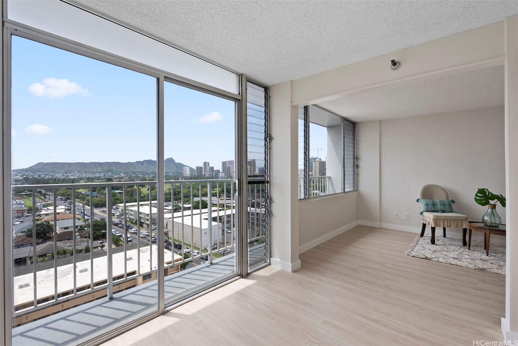 2542 Date Street 904