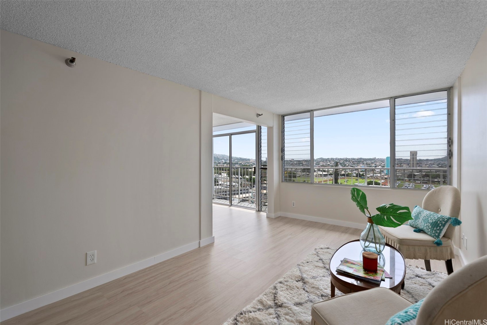2542 Date Street 904
