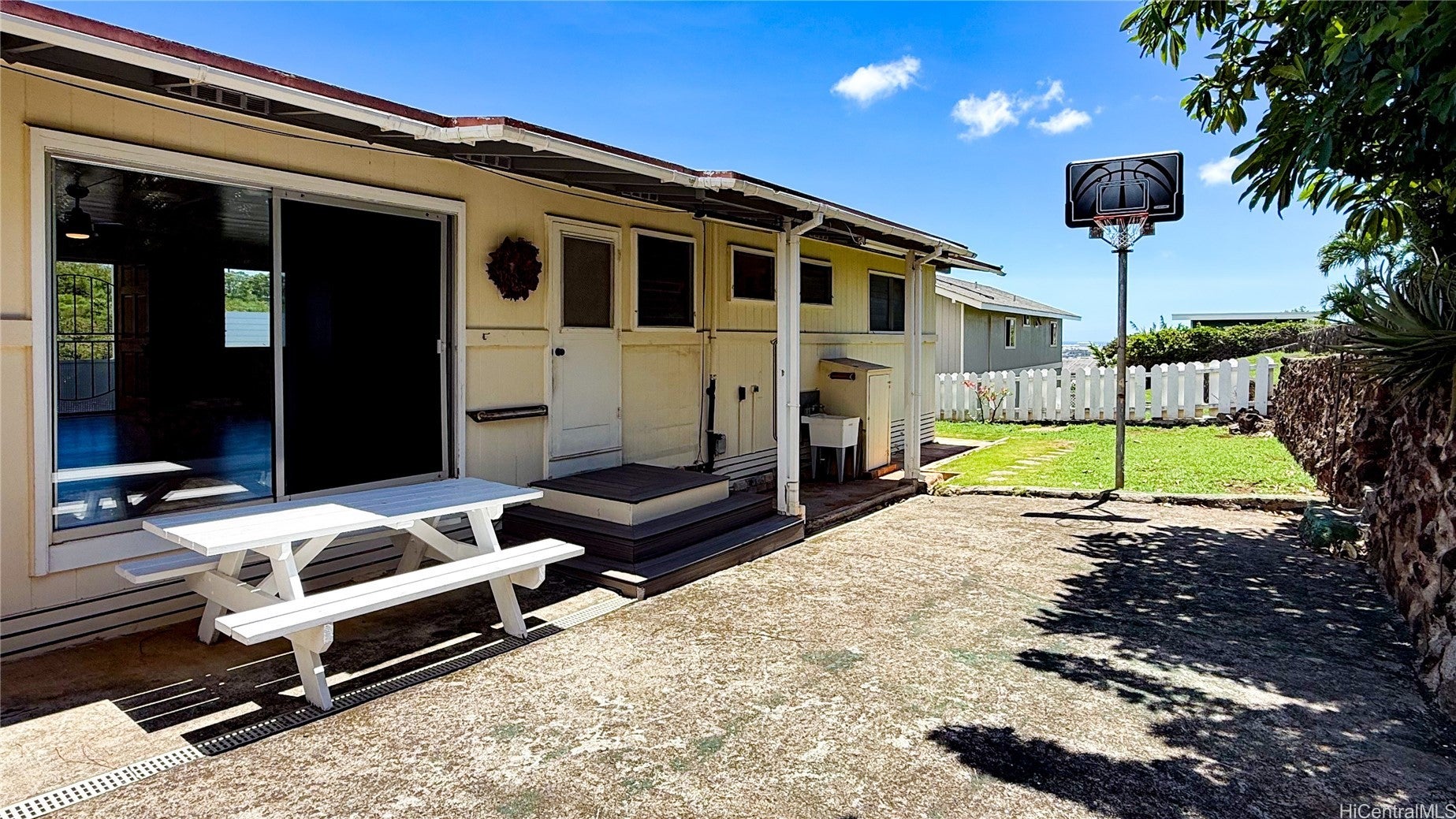 1654 Haku Street