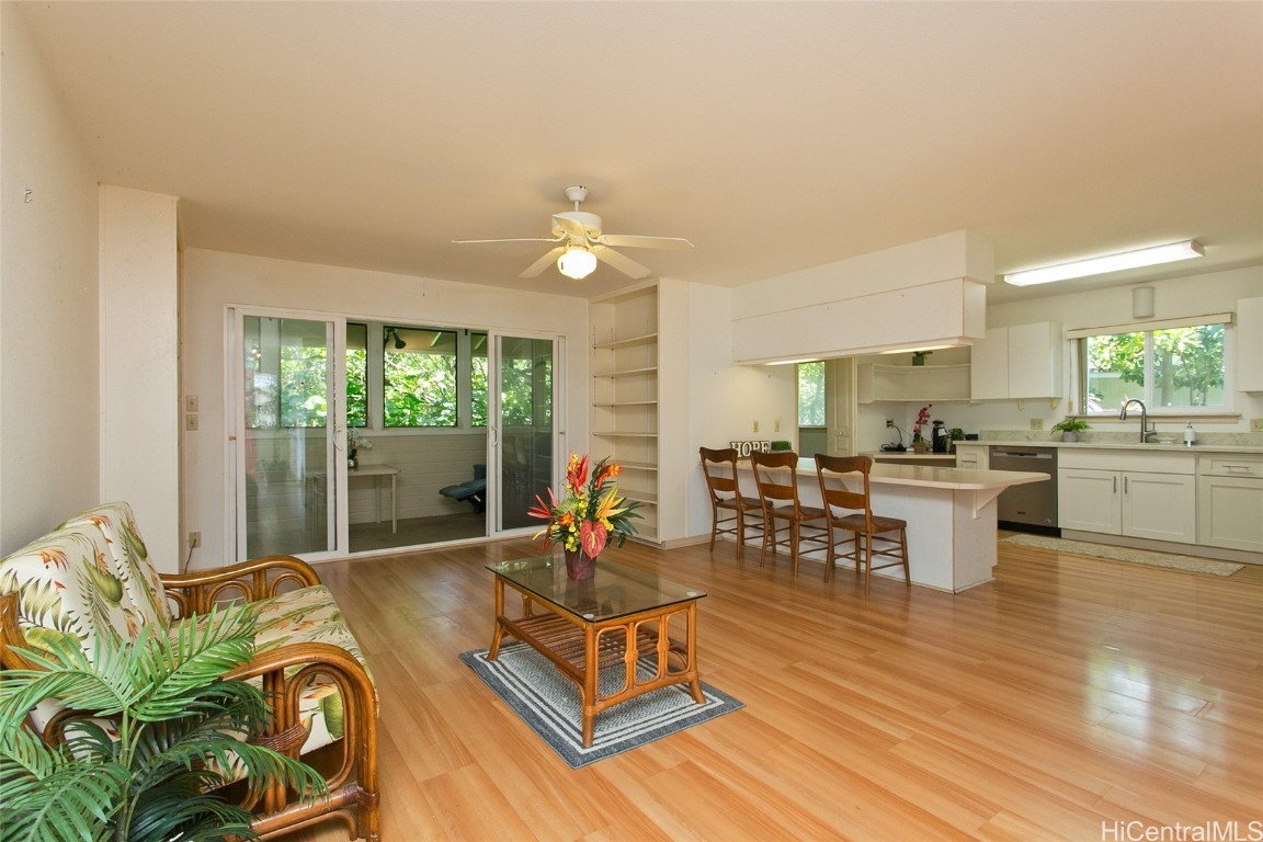 3346 E Manoa Road E