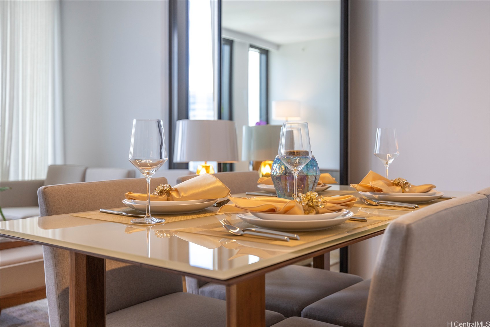 987 Queen Street 3517