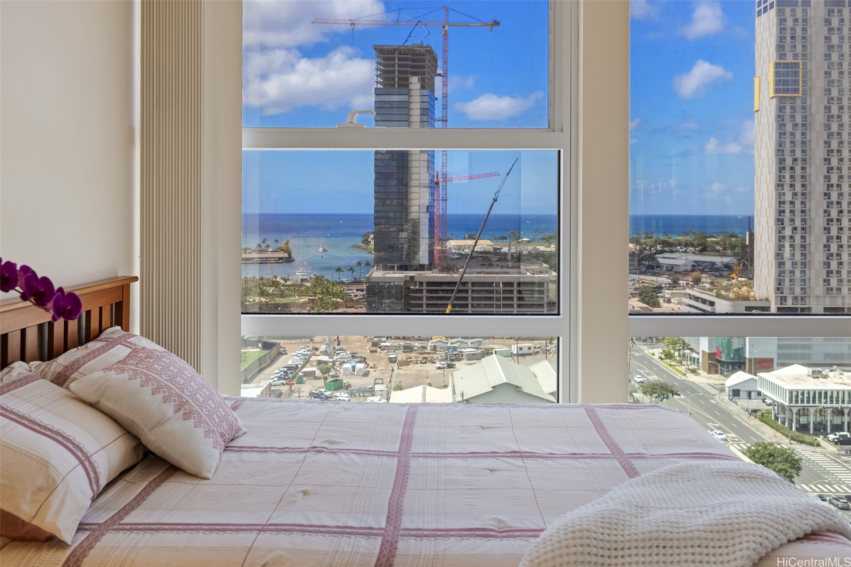 909 Kapiolani Boulevard 2002