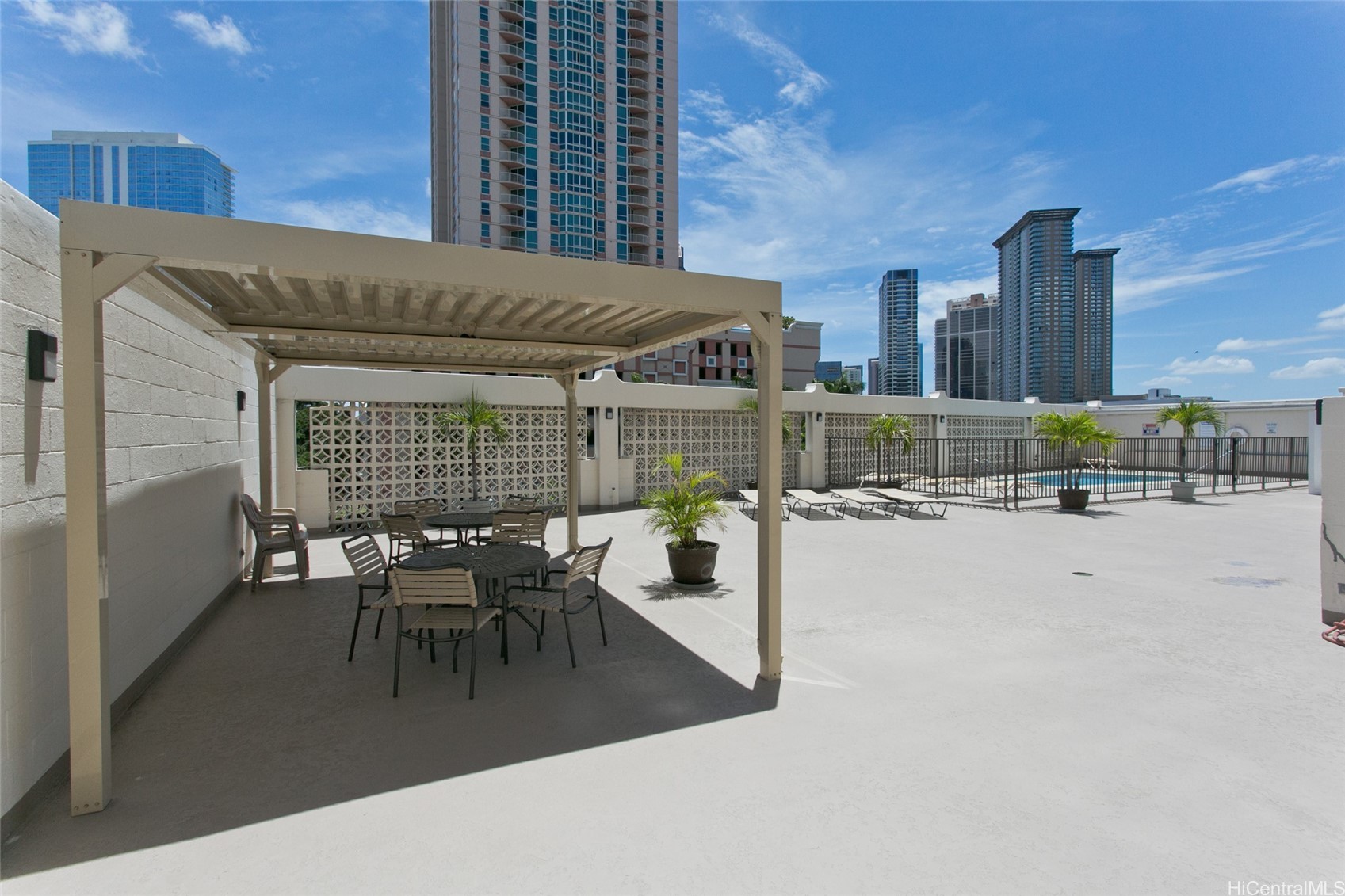 King Manor Condominium