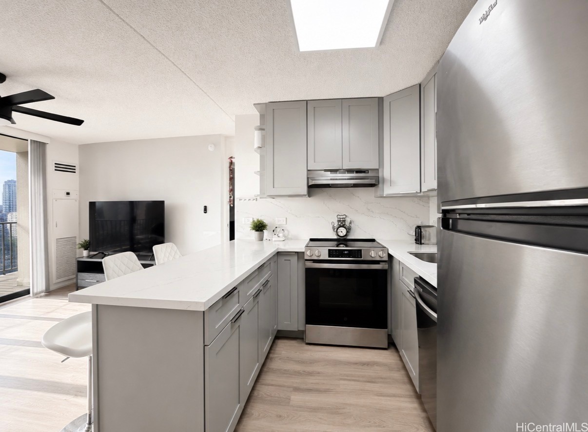 411 Hobron Lane 1506