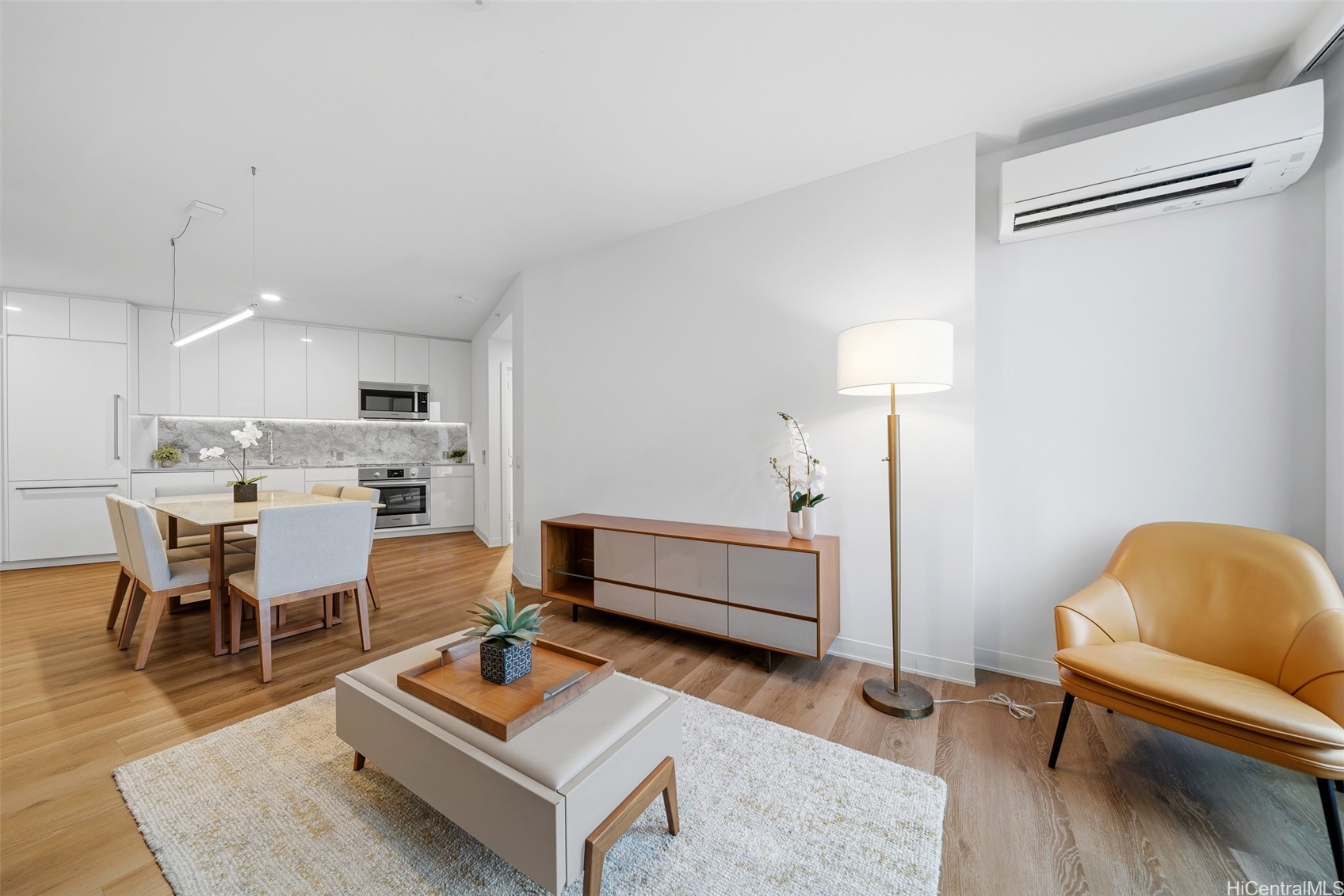 987 Queen Street 4013