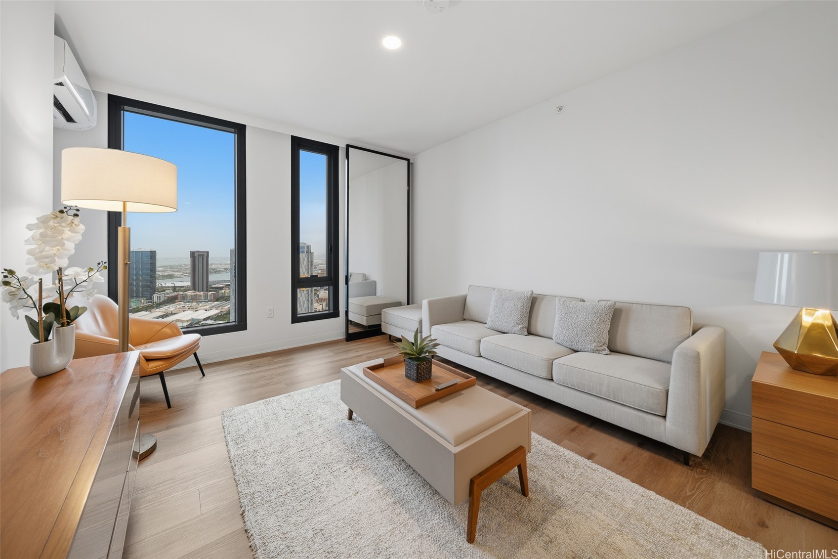 987 Queen Street 4013