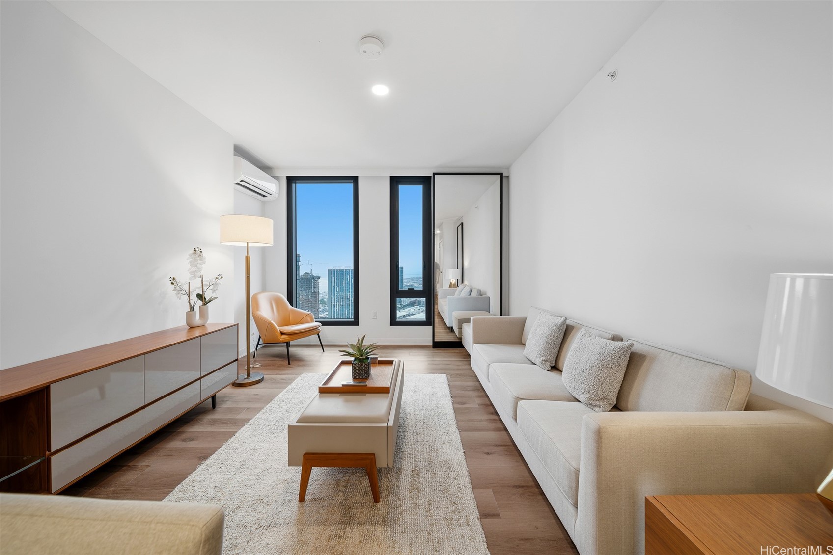 987 Queen Street 4013