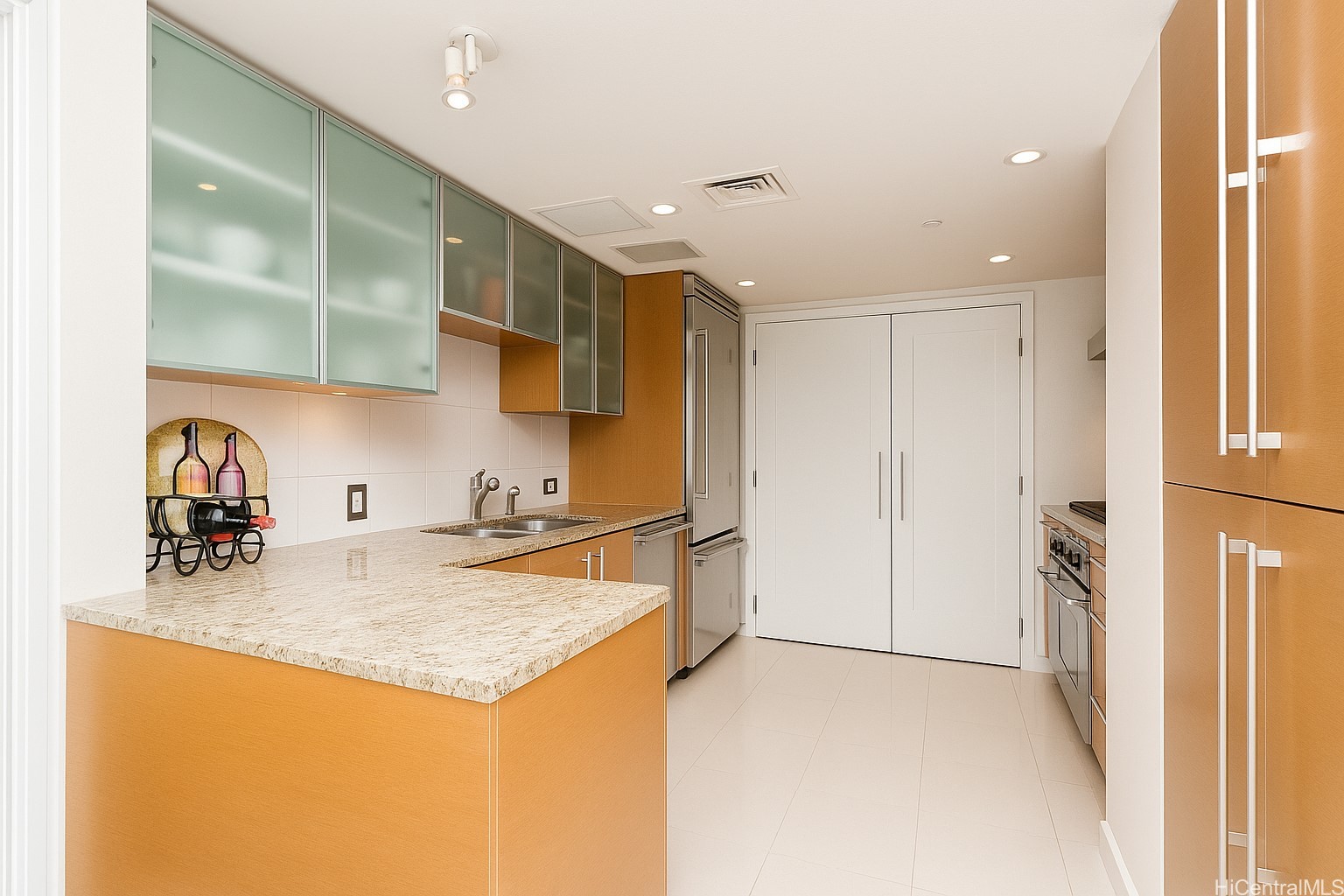 1177 Queen Street 2906
