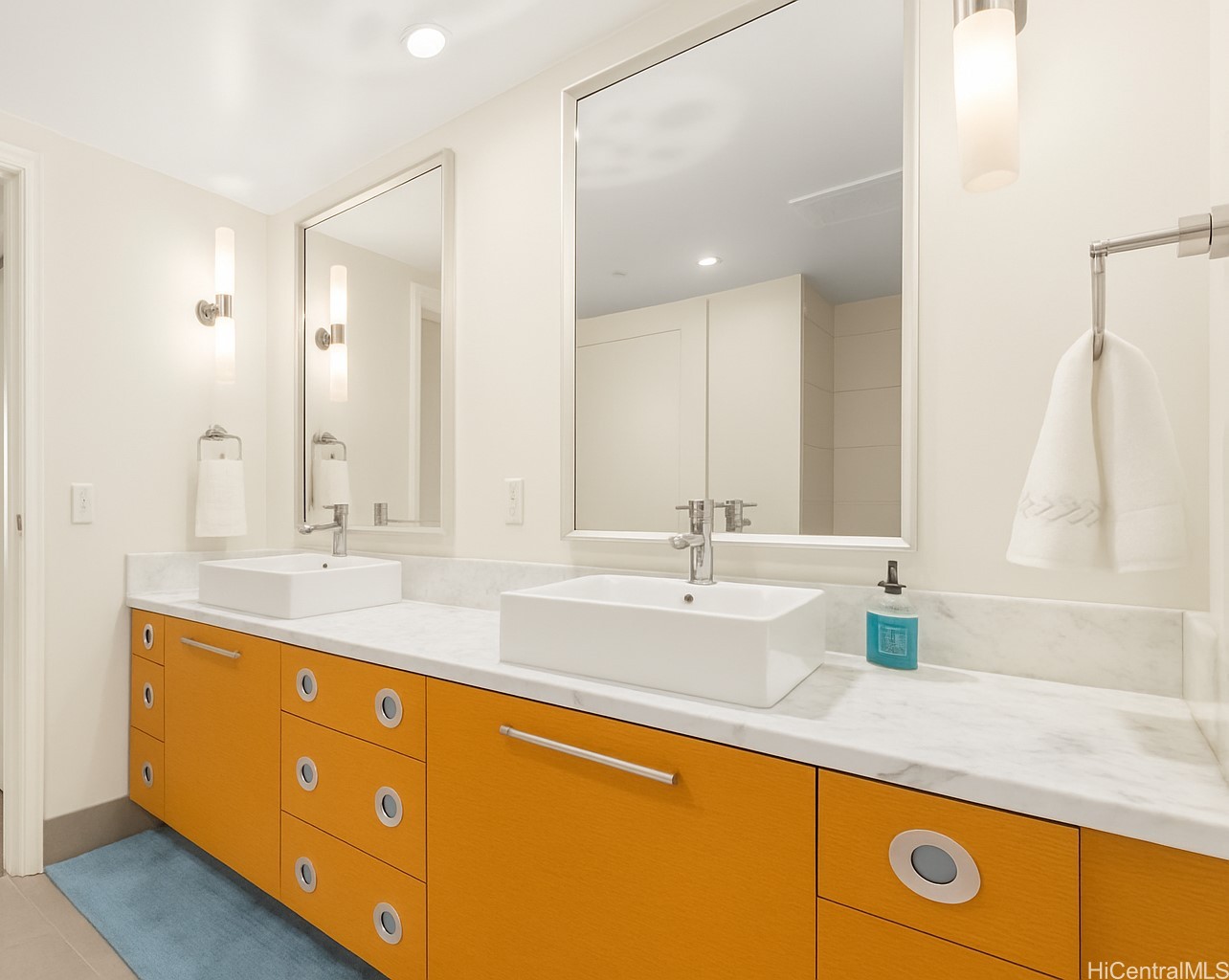 1177 Queen Street 2906